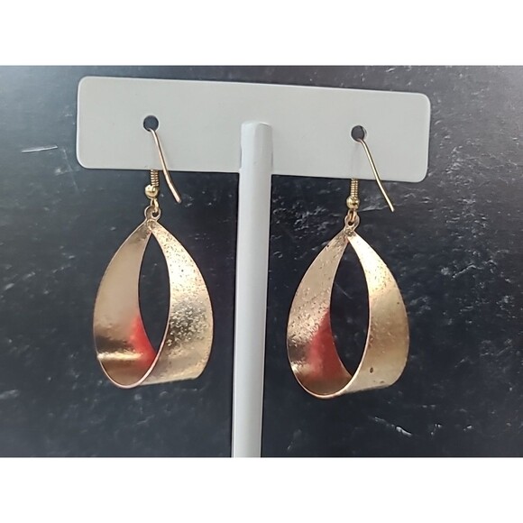 Dangling Pink Enamel Gold Tone Metal Pierced Earrings Vintage Costume Jewelry - Picture 5 of 10